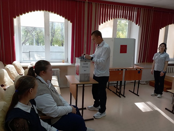 ВЫБОРЫ РУКОВОДИТЕЛЯ УЧЕНИЧЕСКОГО САМОУПРАВЛЕНИЯ