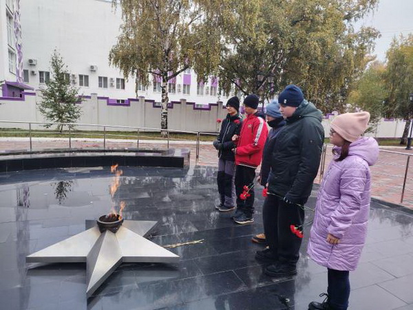 «ребята посетили Вечный огонь»