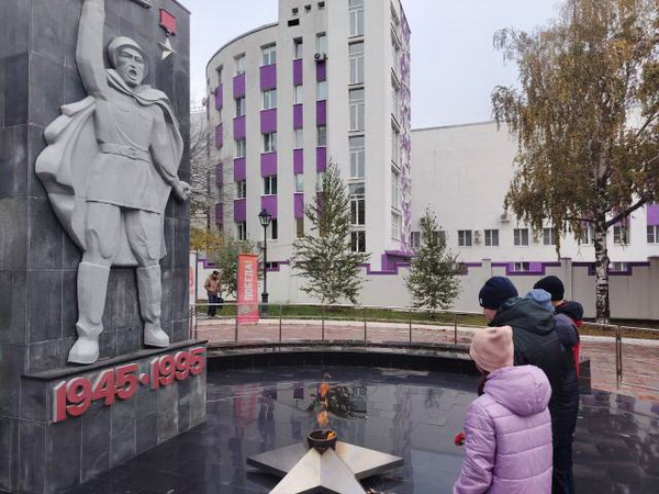 «ребята посетили Вечный огонь»